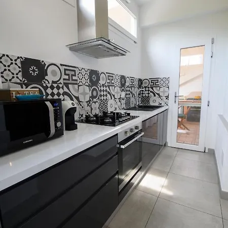 לינה וארוחת בוקר Marina House